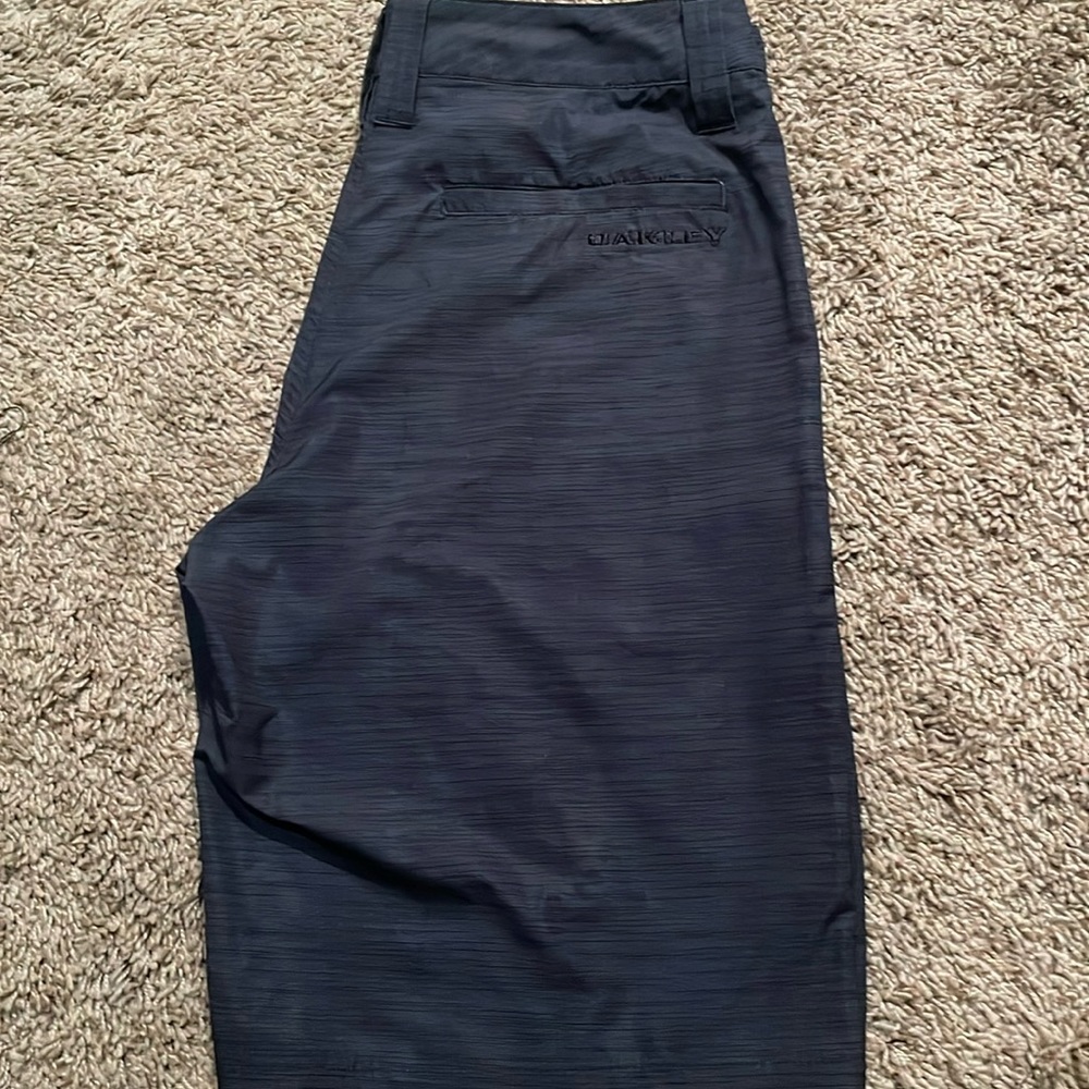 Oakley Light weight golf shorts men’s 32